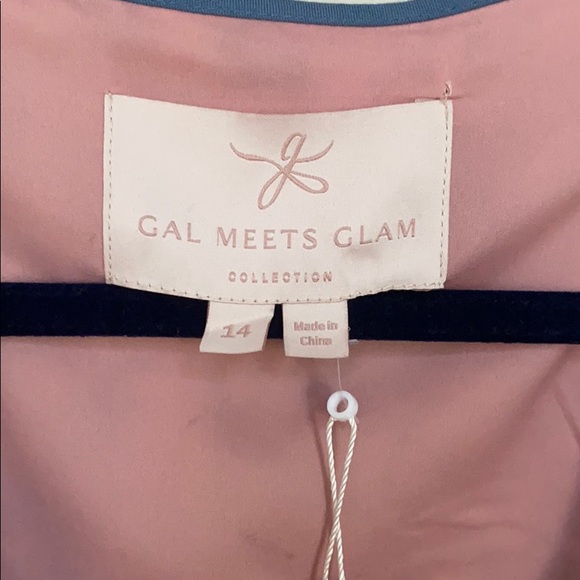 Gal meets Glam Isadora Floral Print wrap Dress. S2 - Picture 3 of 16